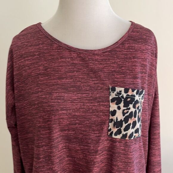 Cute maroon long sleeve top with animal print pocket gather in the front size L - Picture 2 of 6